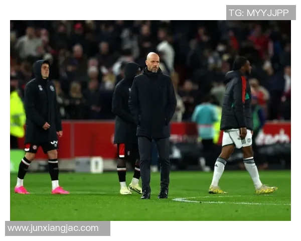 梦剧场的“平局魔咒”：曼联2-2伯恩利，消失的肋部防守与八场遗憾